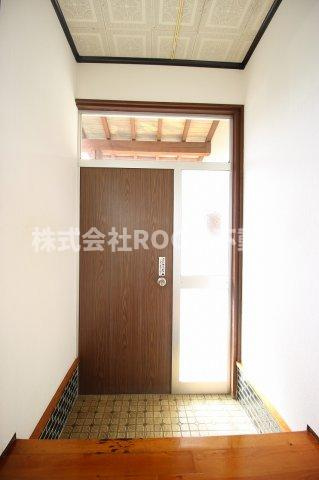 野村貸家(下川東)の玄関|明るい玄関です