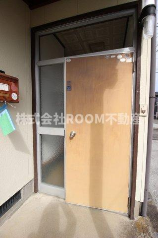 野村貸家(下川東)の玄関