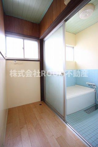 野村貸家(下川東)の洗面所|使いやすい洗面所です