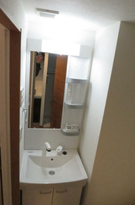 【独立洗面台】 | ペアパレス新高円寺 | 嬉しいシャワー付き独立洗面台。