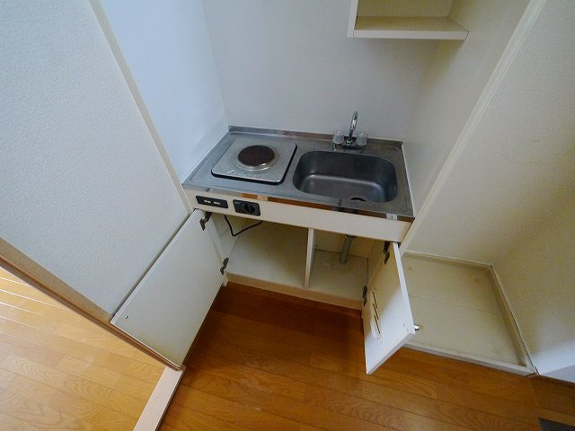 レオパレスナカノのキッチン|コンパクトなキッチンで掃除もラクラク