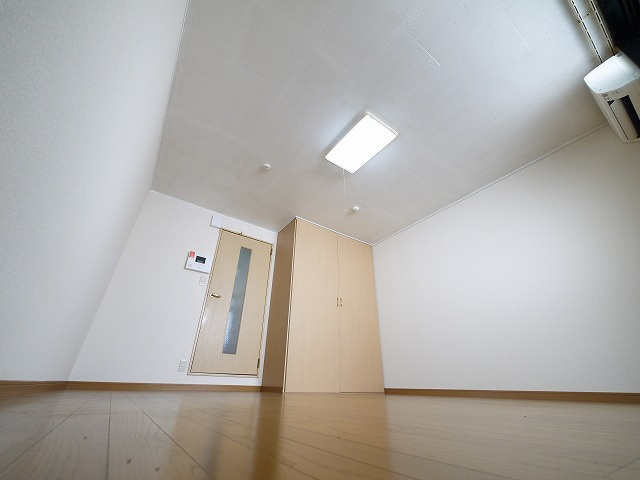 レオパレスナカノの寝室|ゆとりの広さです