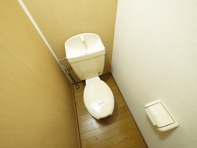 レオパレスナカノのトイレ|落ち着いたトイレです