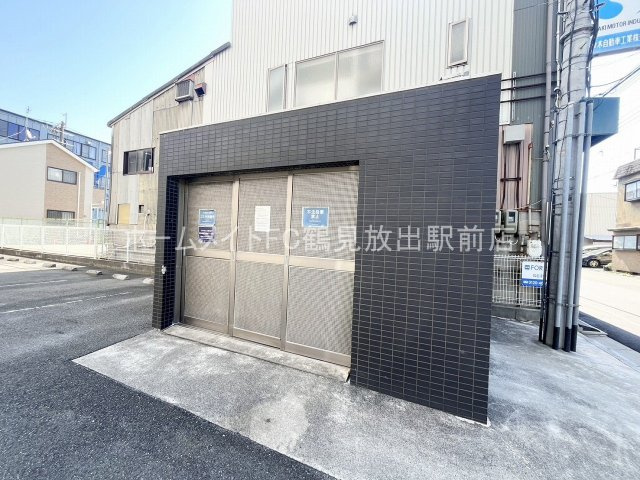 東大阪市高井田中５丁目の賃貸マンションのエントランス