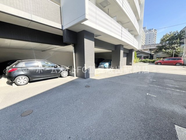東大阪市高井田中５丁目の賃貸マンションの駐車場