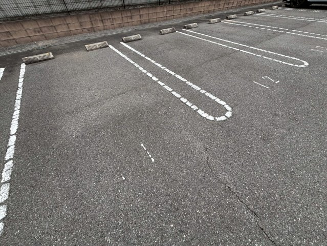 コンフォースの駐車場