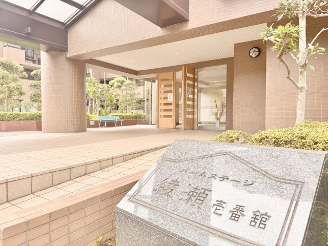 バームステージ綾瀬壱番館のエントランス