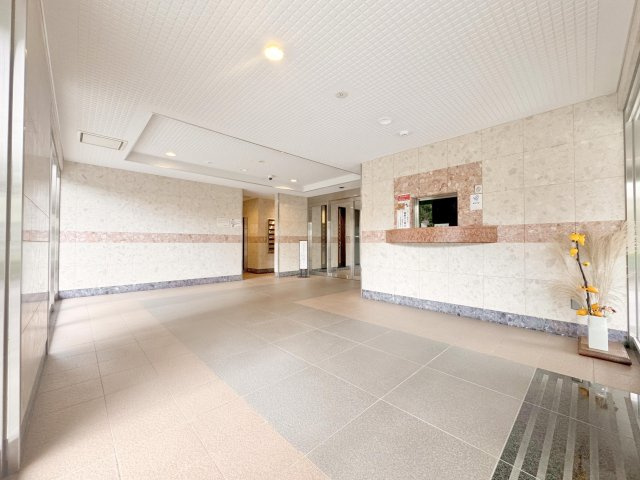 バームステージ綾瀬壱番館のエントランス