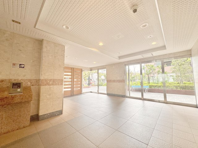 バームステージ綾瀬壱番館のエントランス