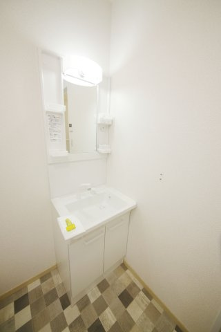 ベルコートAの独立洗面台|別部屋同間取りのお写真となります。参考にご覧くださいませ。現状と異なる場合は現状優先となります