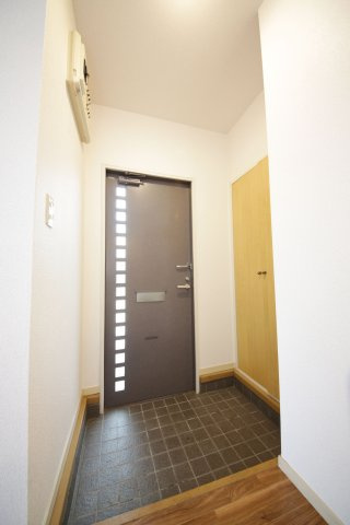 ベルコートAの玄関|別部屋同間取りのお写真となります。参考にご覧くださいませ。現状と異なる場合は現状優先となります