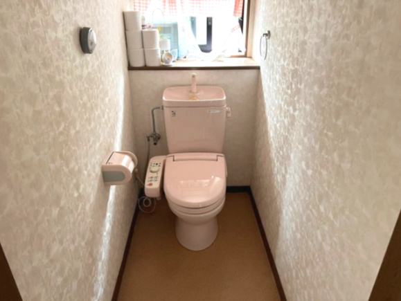 蓮田市中古戸建、広々したお庭♪のトイレ
