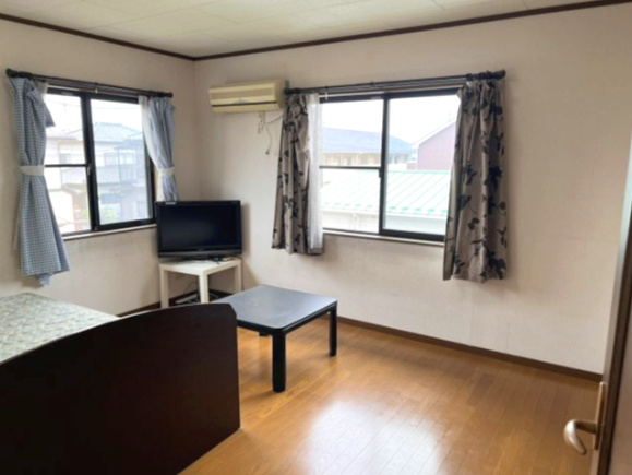 蓮田市中古戸建、広々したお庭♪の洋室