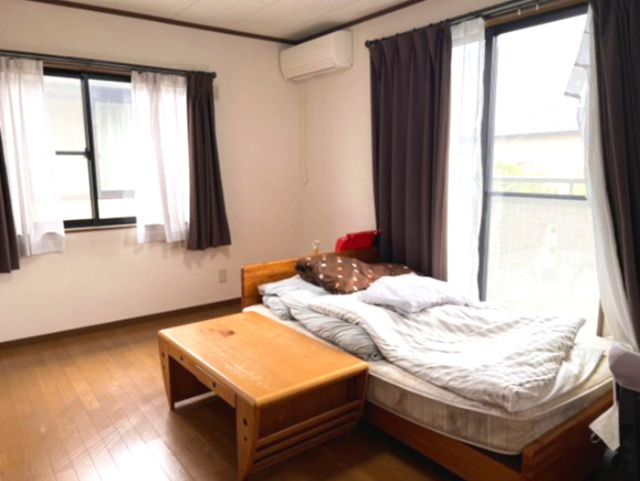 蓮田市中古戸建、広々したお庭♪の洋室