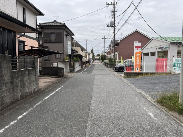 蓮田市中古戸建、広々したお庭♪の前面道路含む現地写真