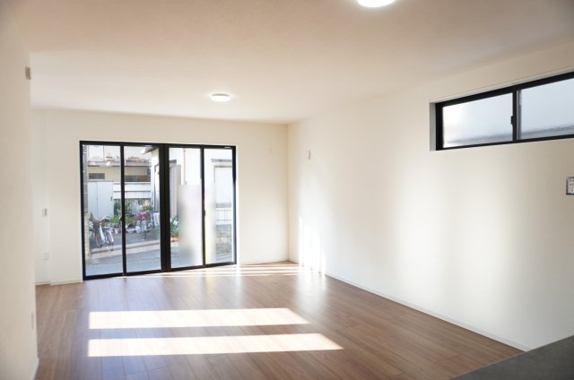 越谷市谷中町1丁目 新築分譲住宅の居間・リビング