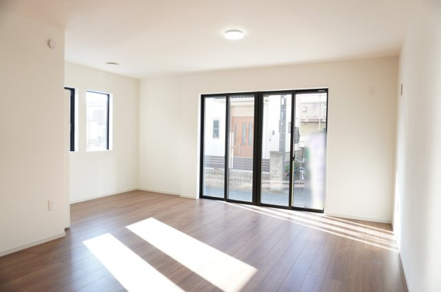 越谷市谷中町1丁目 新築分譲住宅の居間・リビング