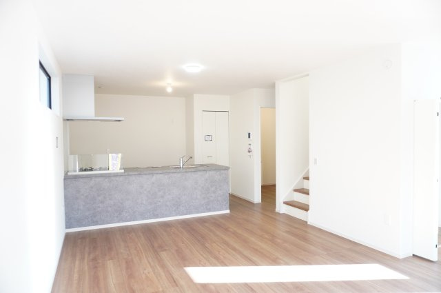 越谷市谷中町1丁目 新築分譲住宅の居間・リビング