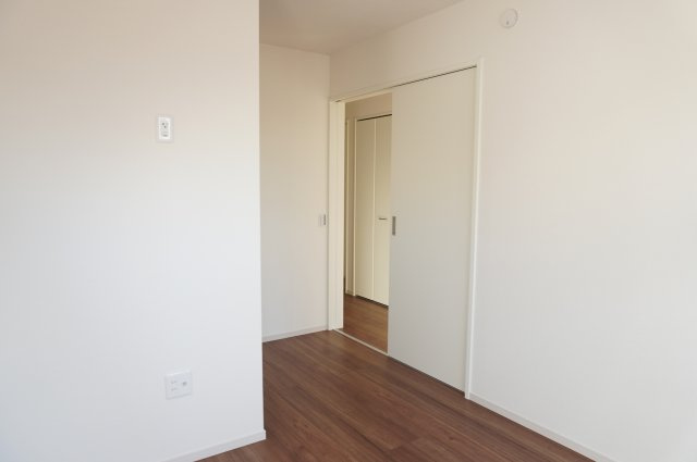 越谷市谷中町1丁目 新築分譲住宅の洋室