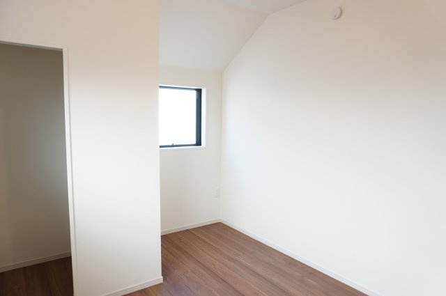 越谷市谷中町1丁目 新築分譲住宅の洋室