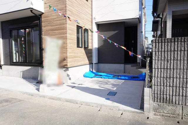 越谷市谷中町1丁目 新築分譲住宅の駐車場