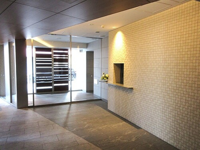 【その他】 | ライオンズ東京三ノ輪ミレス | エントランスロビー　※2023年9月撮影