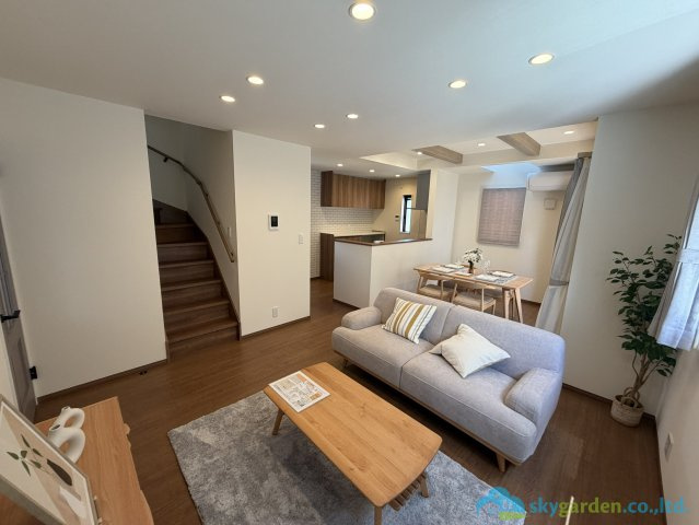 秦野市渋沢　築後未入居戸建　全8区画4号棟の居間・リビング
