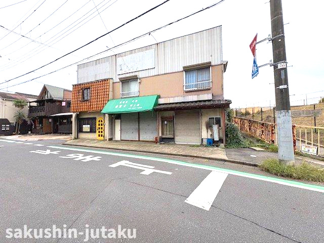 八千代市村上　売地の外観|八千代市村上　売地　建築条件なし　解体更地渡し　北東角地　51.4坪　西側歩道橋用地のため開放的