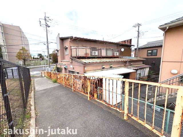 八千代市村上　売地の外観|八千代市村上　売地　建築条件なし　解体更地渡し　北東角地　51.4坪　西側歩道橋用地のため開放的