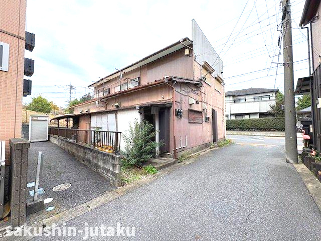 八千代市村上　売地の外観|八千代市村上　売地　建築条件なし　解体更地渡し　北東角地　51.4坪　西側歩道橋用地のため開放的