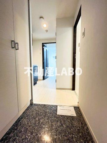 セオリー難波パレの玄関