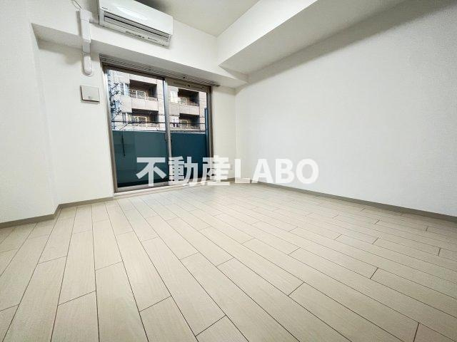 セオリー難波パレの居間・リビング