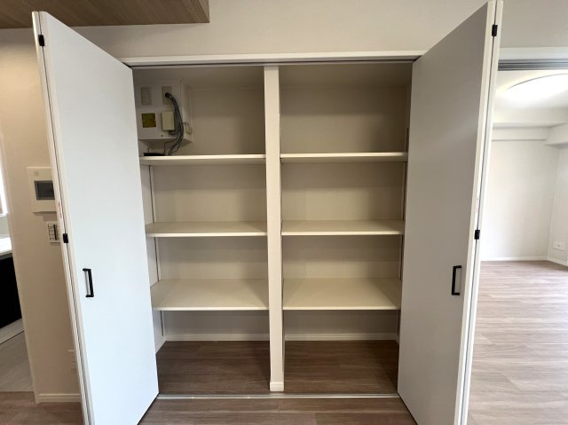 駅もハマスタもすぐそこ！コスモシティ横浜石川町の収納|専用の収納スペースです