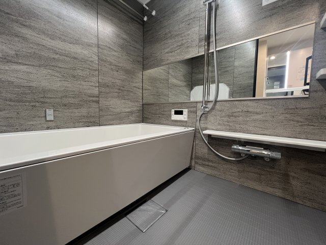 駅もハマスタもすぐそこ！コスモシティ横浜石川町の浴室|コンパクトで使いやすいお風呂です