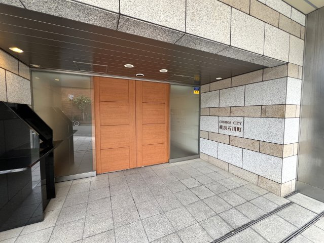駅もハマスタもすぐそこ！コスモシティ横浜石川町のエントランス|エントランスです
