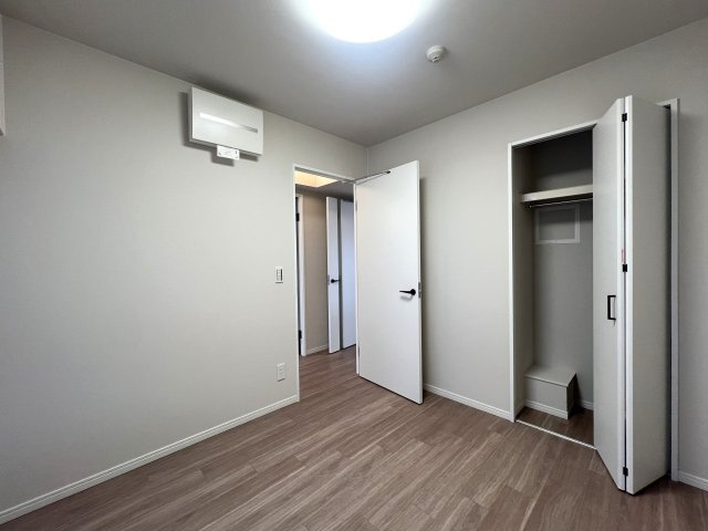 駅もハマスタもすぐそこ！コスモシティ横浜石川町の洋室|コンパクトで使いやすい洋室です