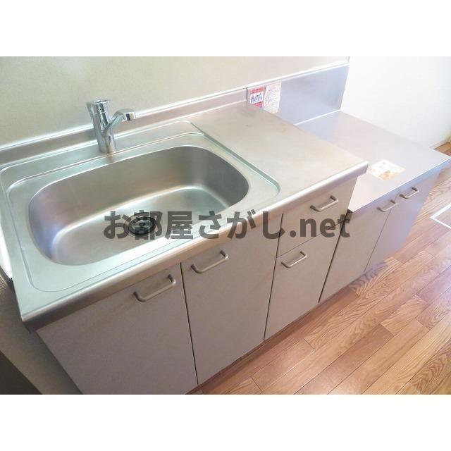 ドウェル・フロイデのキッチン|コンパクトなキッチンで掃除もラクラク