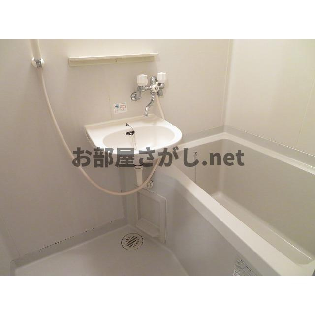 ドウェル・フロイデの浴室|落ち着いた空間のお風呂です