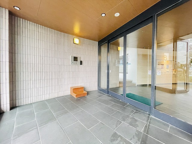 【エントランス】 |  デュオ柏原8号棟