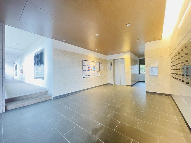 【エントランス】 |  デュオ柏原8号棟