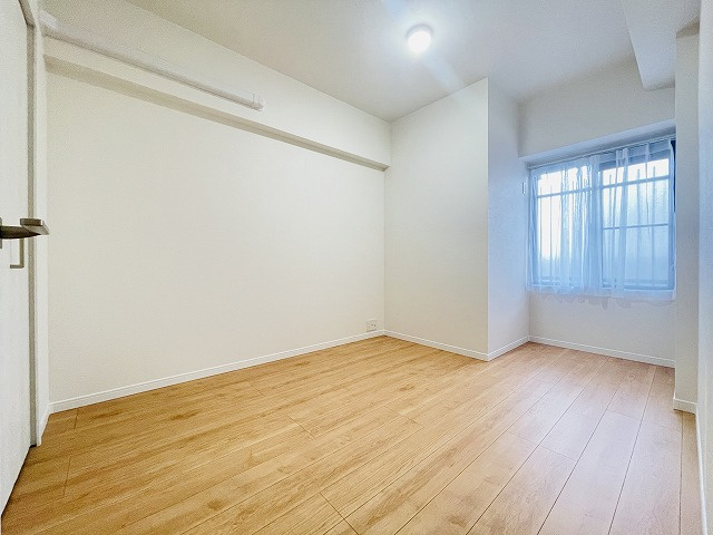 【洋室】 |  デュオ柏原8号棟