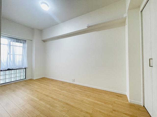 【洋室】 |  デュオ柏原8号棟