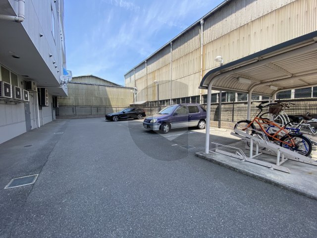 FIELDの駐車場