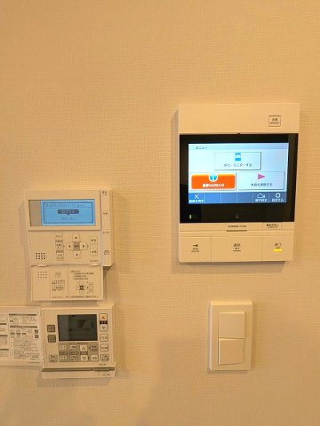 Urbanex新御徒町駅前の設備|多機能なハンズフリーインターホンセキュリティ、リビングの床暖房と追焚オートバススイッチパネルです