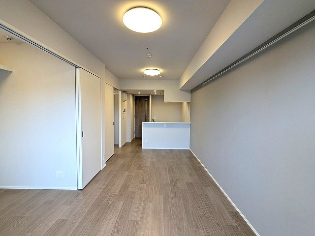 Urbanex新御徒町駅前の設備|インターネット無料、リビングに床暖房・エアコン・照明・ピクチャーレール付き、カウンターキッチン