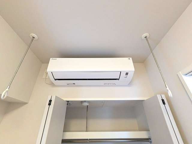 Urbanex新御徒町駅前の設備|3.4帖洋室の取り外し可能な室内物干し設備付です