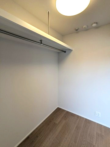 Urbanex新御徒町駅前の設備|2.6帖洋室、照明付、室内有効空間確保したワイドオープンクローゼットです