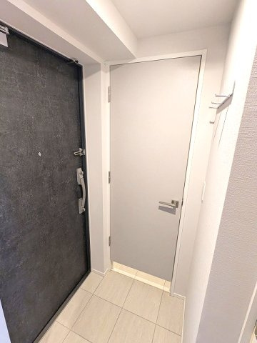 Urbanex新御徒町駅前の設備|ディンプルキーのダブルロックセキュリティ、シューズインクローゼット、人感センサー付玄関ライト、コートフック付きです