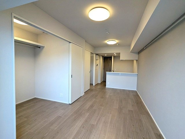 Urbanex新御徒町駅前の内装|インターネット無料、リビングに床暖房・エアコン・照明・ピクチャーレール付き、カウンターキッチン