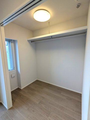 Urbanex新御徒町駅前の収納|2.6帖洋室、照明付、室内有効空間確保したワイドオープンクローゼットです